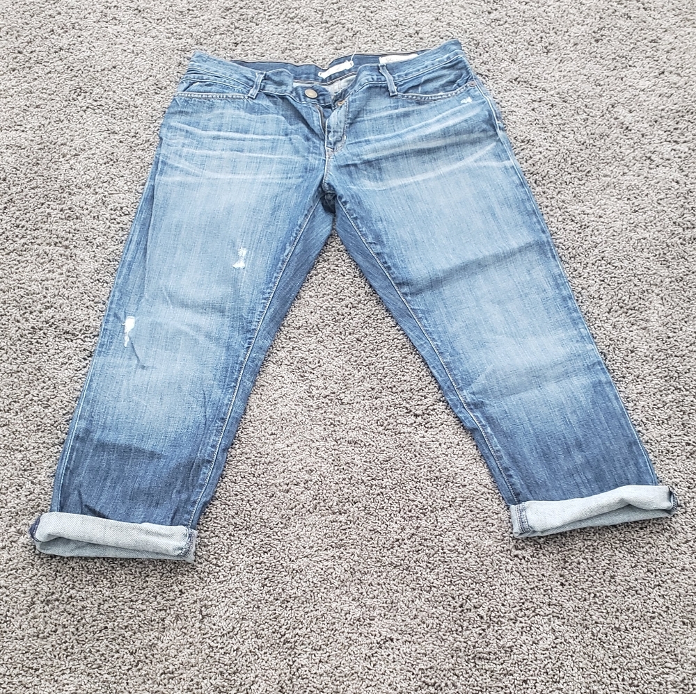 Distressed Gap Limited Edition Med Wash Capri 30